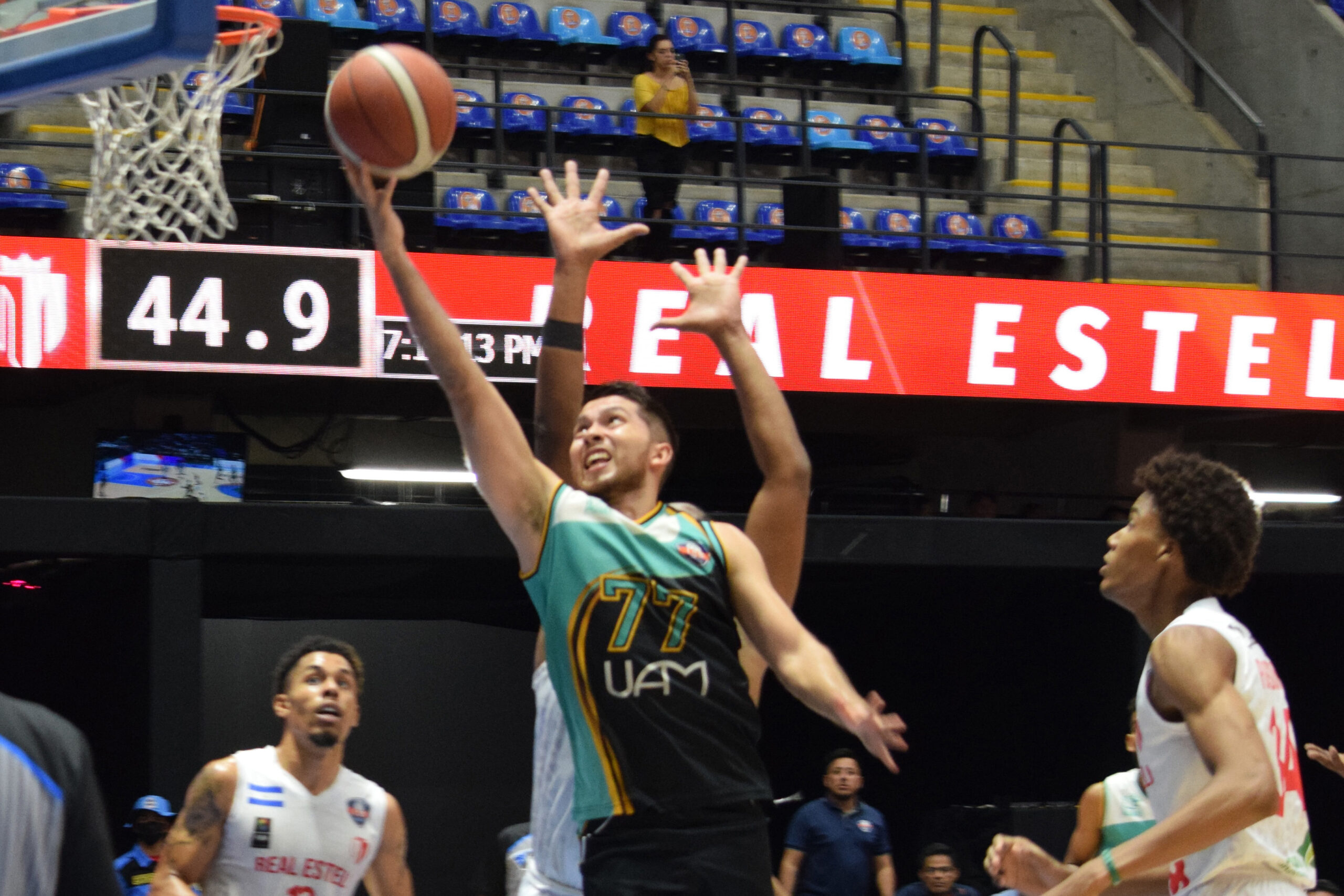 Jaguares de la UAM derrotan 75-72 al Real Estelí en baloncesto