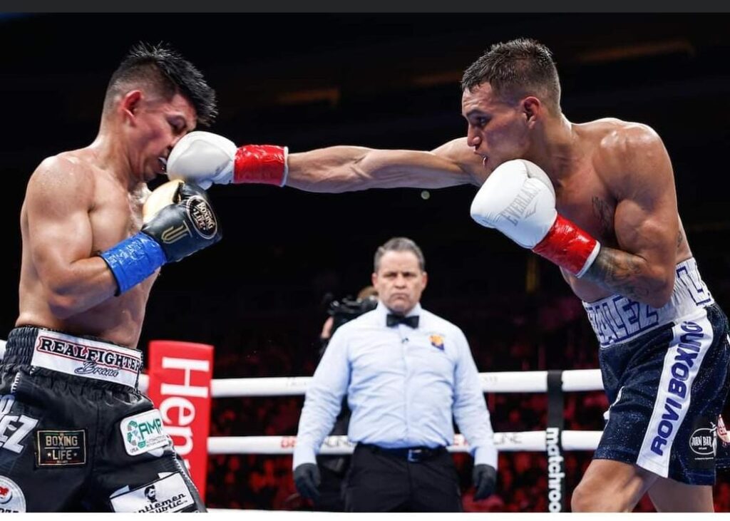 El púgil nicaragüense Cristofer Rosales triunfa contra Joselito Martínez.