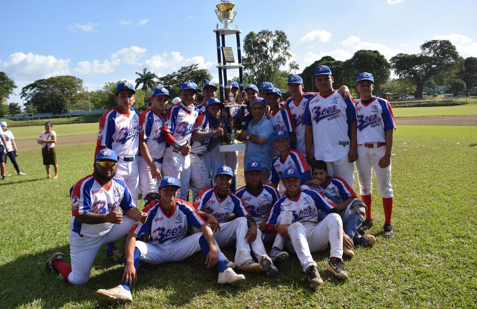 Managua B campeón en béisbol juvenil AA