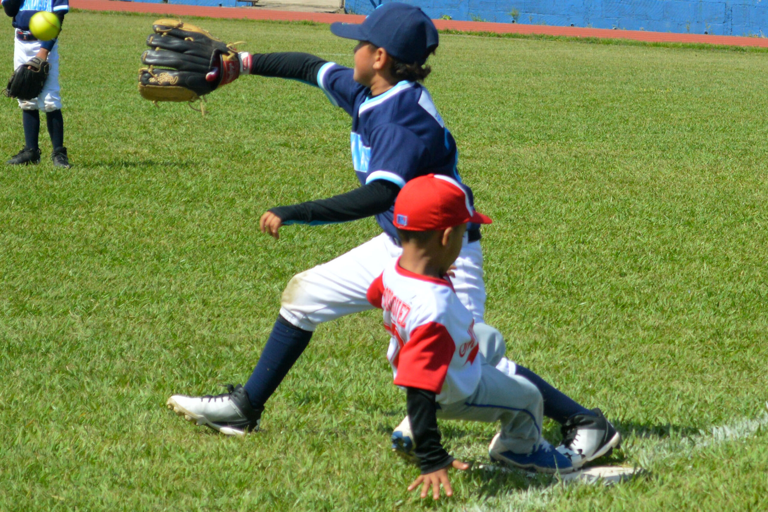 Empieza la diversión del béisbol en la Liga Federada Julio Montenegro