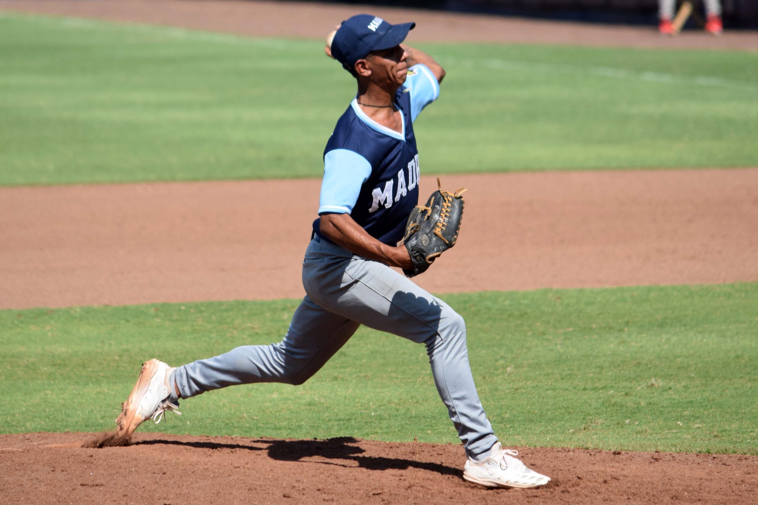 Eddys Flores lanza juego sin hit ni carrera en GPO
