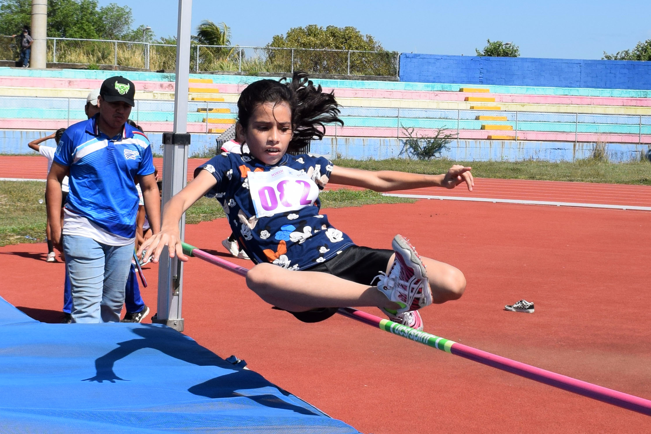 Pequeños a la pista de atletismo