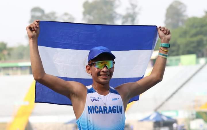 Gabriel Alvarado impone nuevo récord centroamericano en marcha atlética en Guatemala