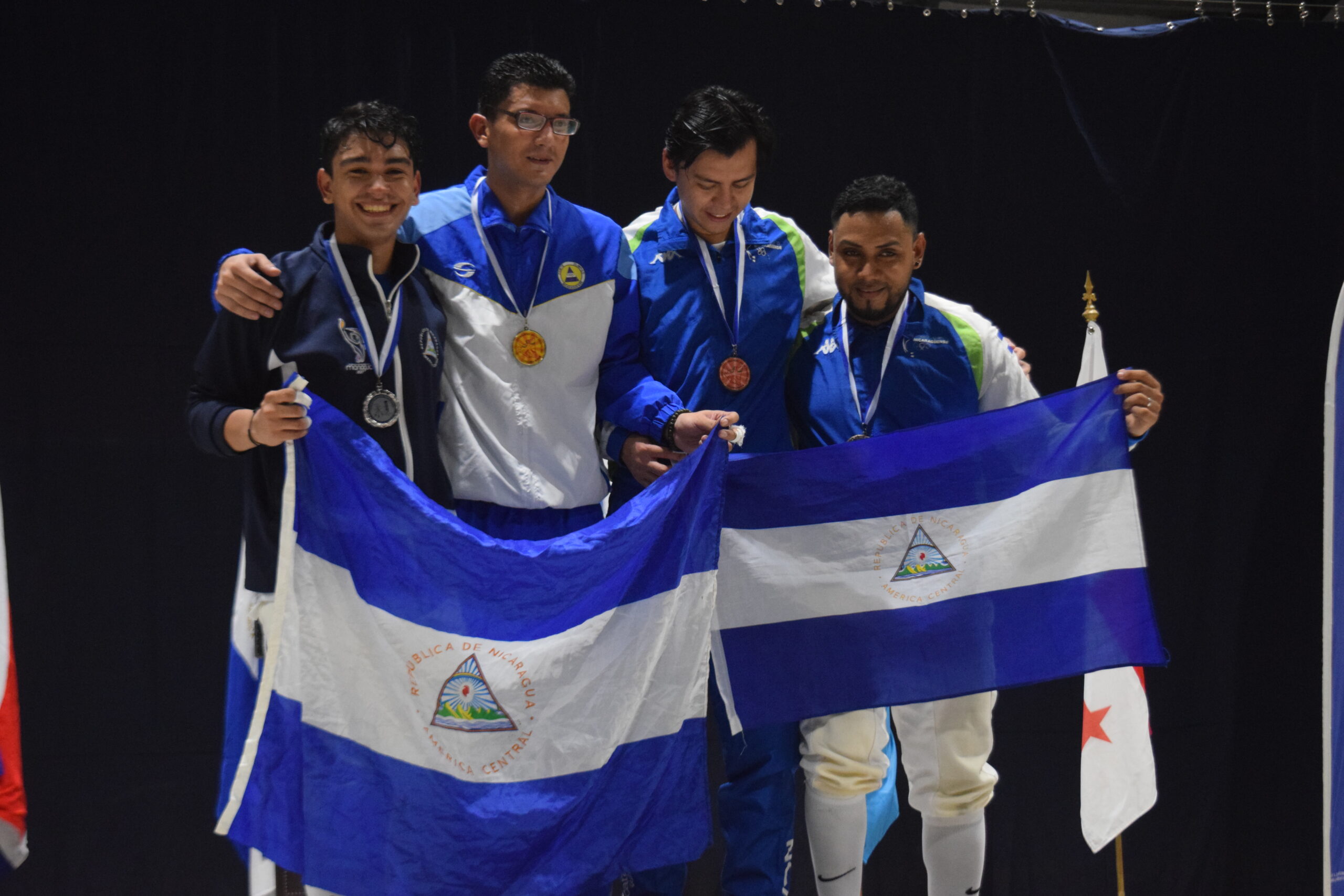 Nicaragua gana medallas en combo en sable masculino de Esgrima 2023