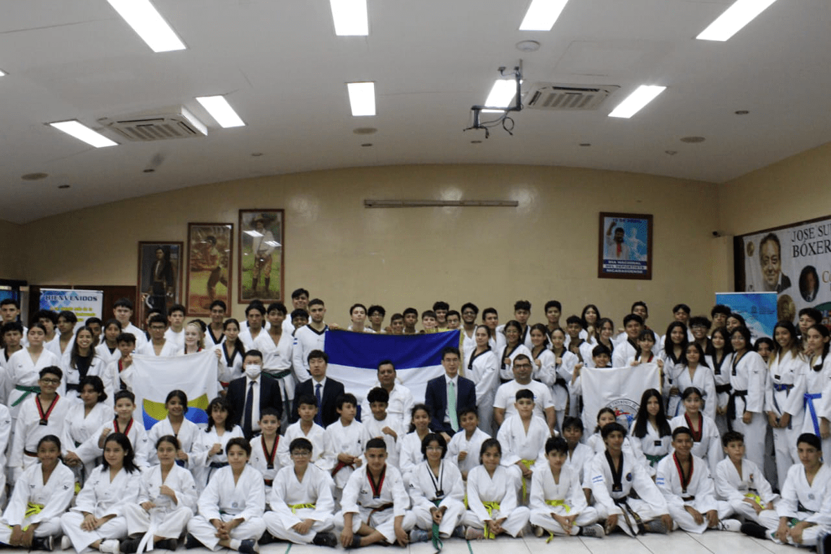 Taekwondo de Nicaragua recibe al sr. Kim Jeongsu de Kukkiwon