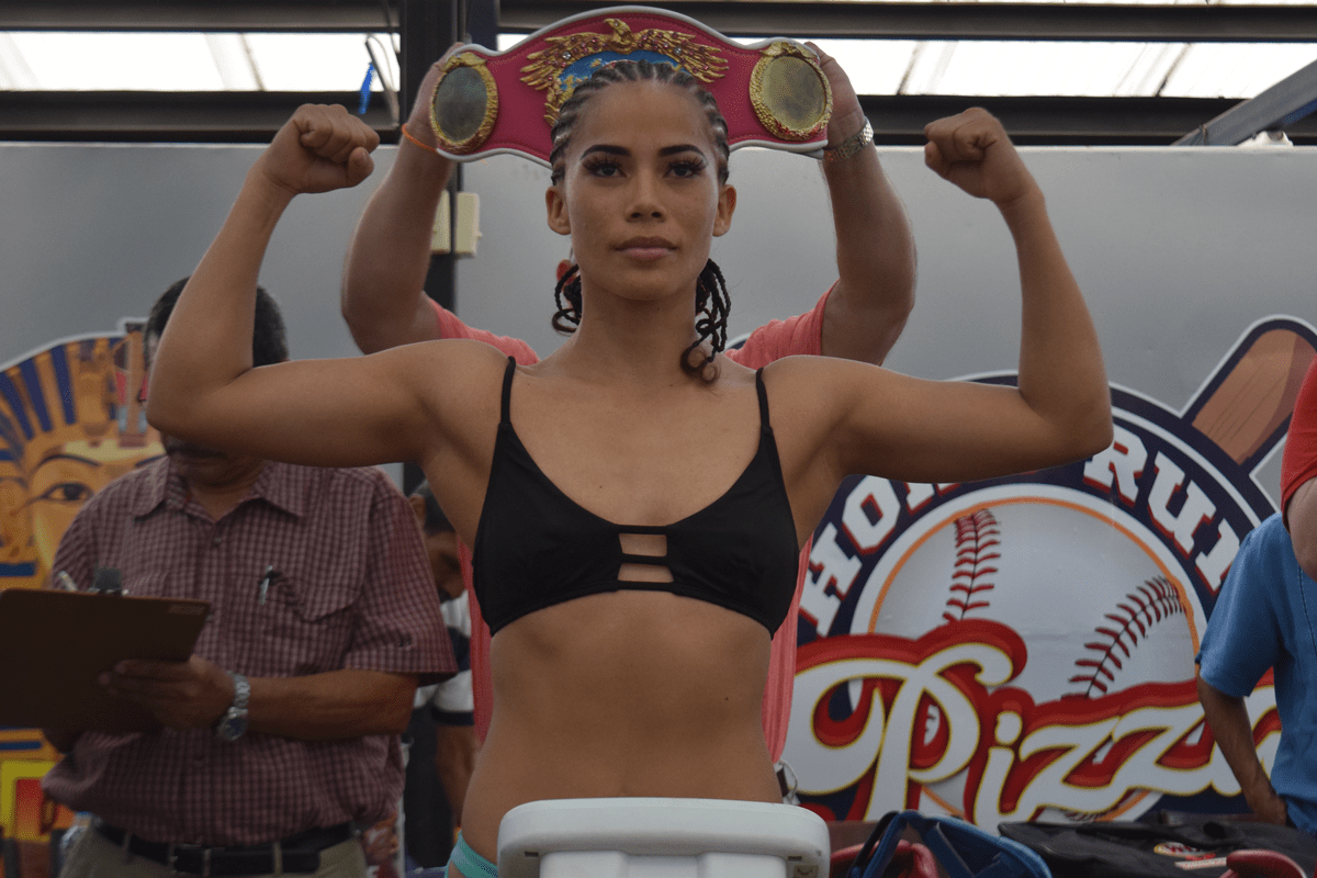«La Colocha» retiene título de boxeo minimosca de la OMB ante panameña