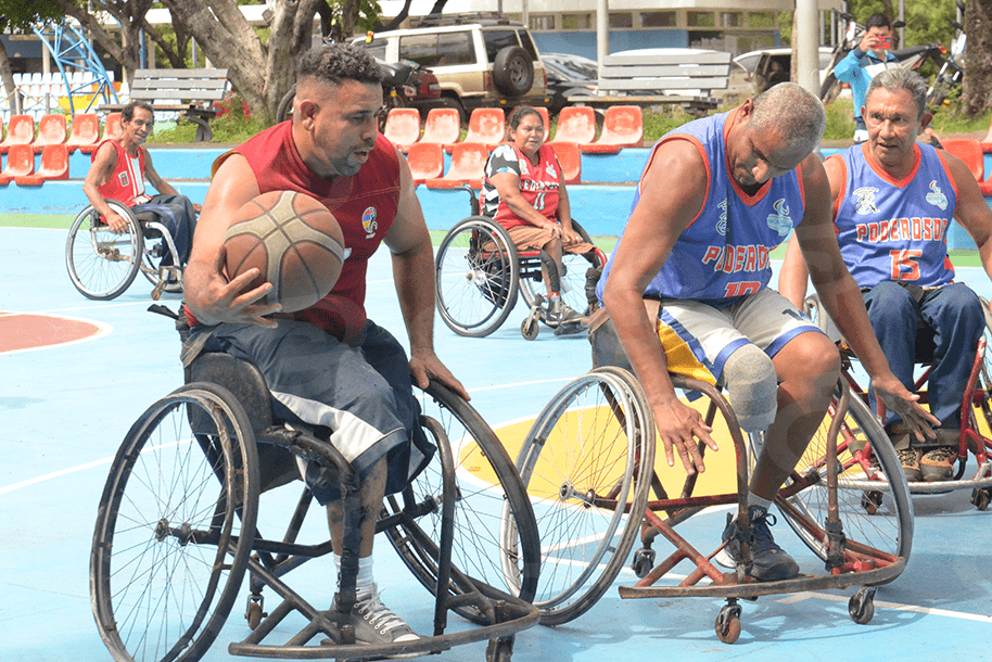 El equipo Proyecto supera a Raptor en campeonato de baloncesto en silla de ruedas