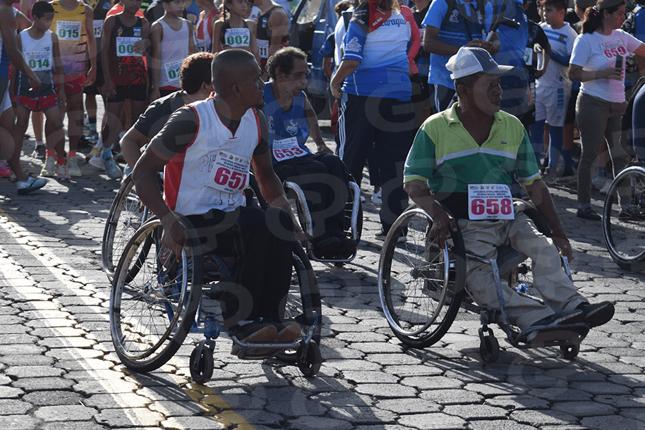 Atletas Paralímpicos participaron en la Carrera Internacional El Repliegue 2024