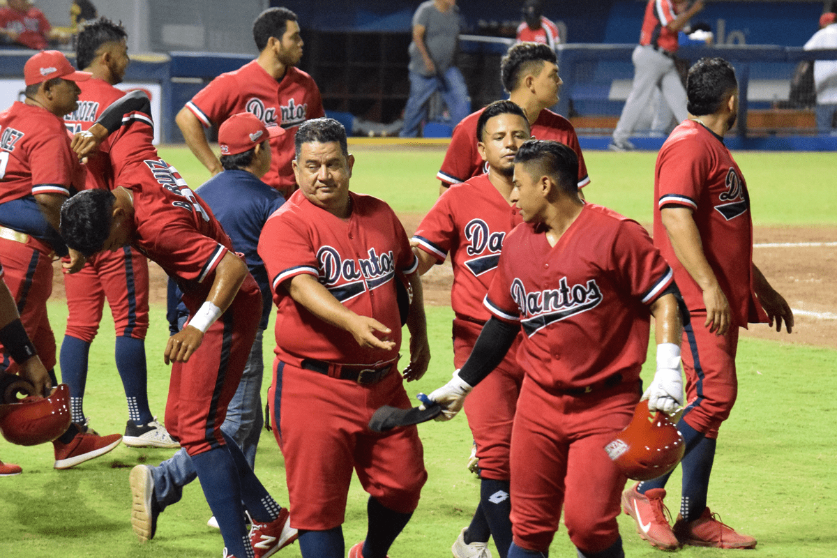 Toros y caribeños sobreviven