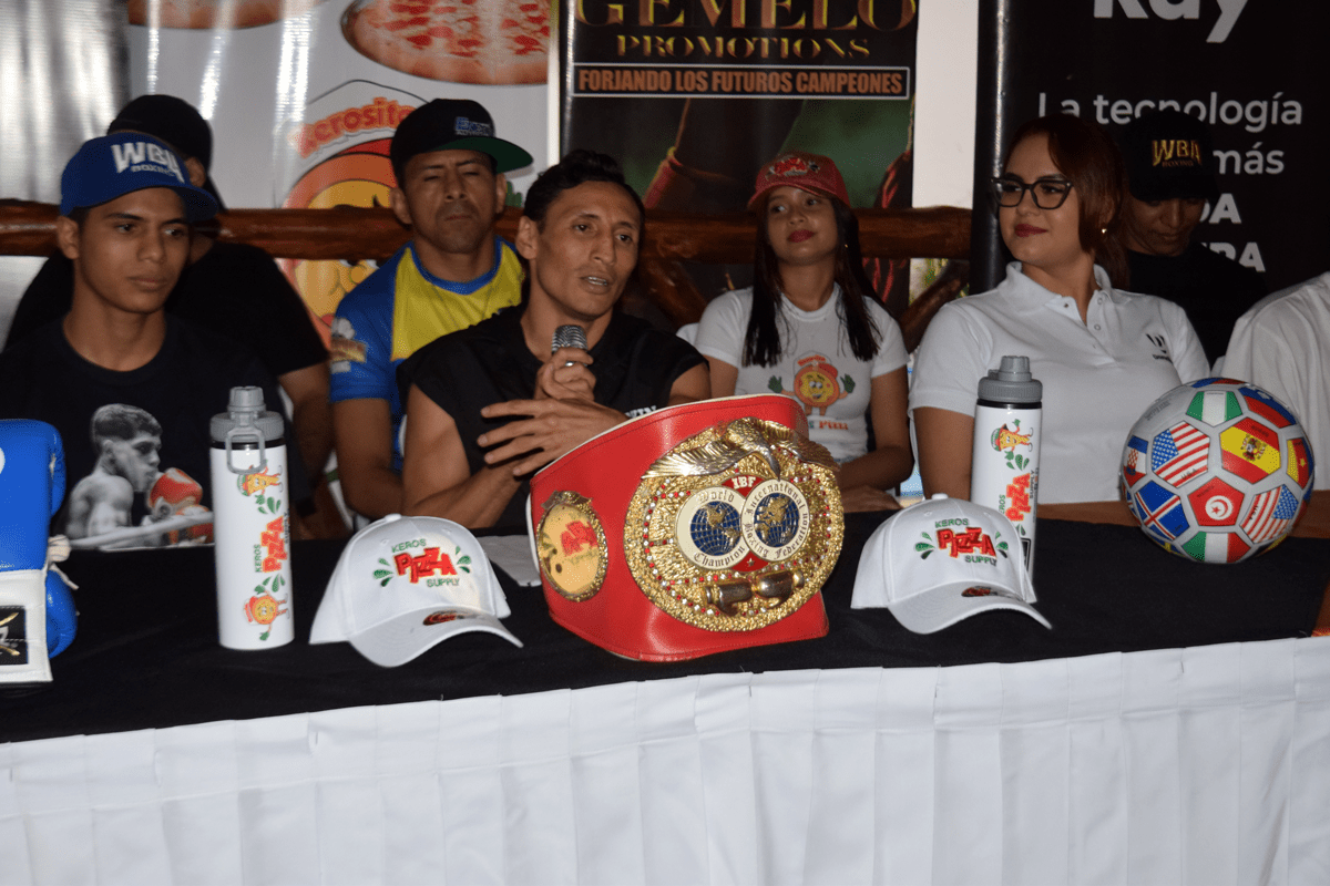 Félix ‘El Gemelo’ Alvarado vs Francisco Gómez