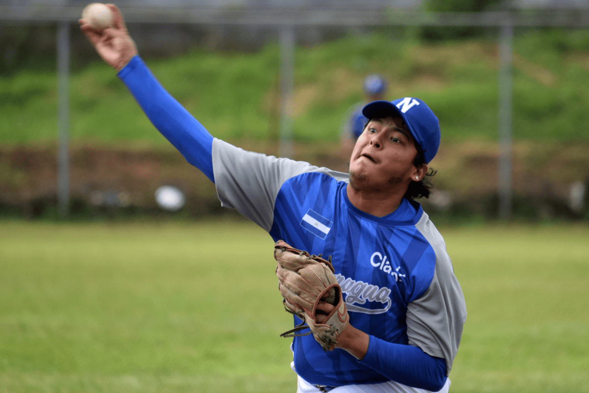 Nicaragua cae en duelo de pitcheo