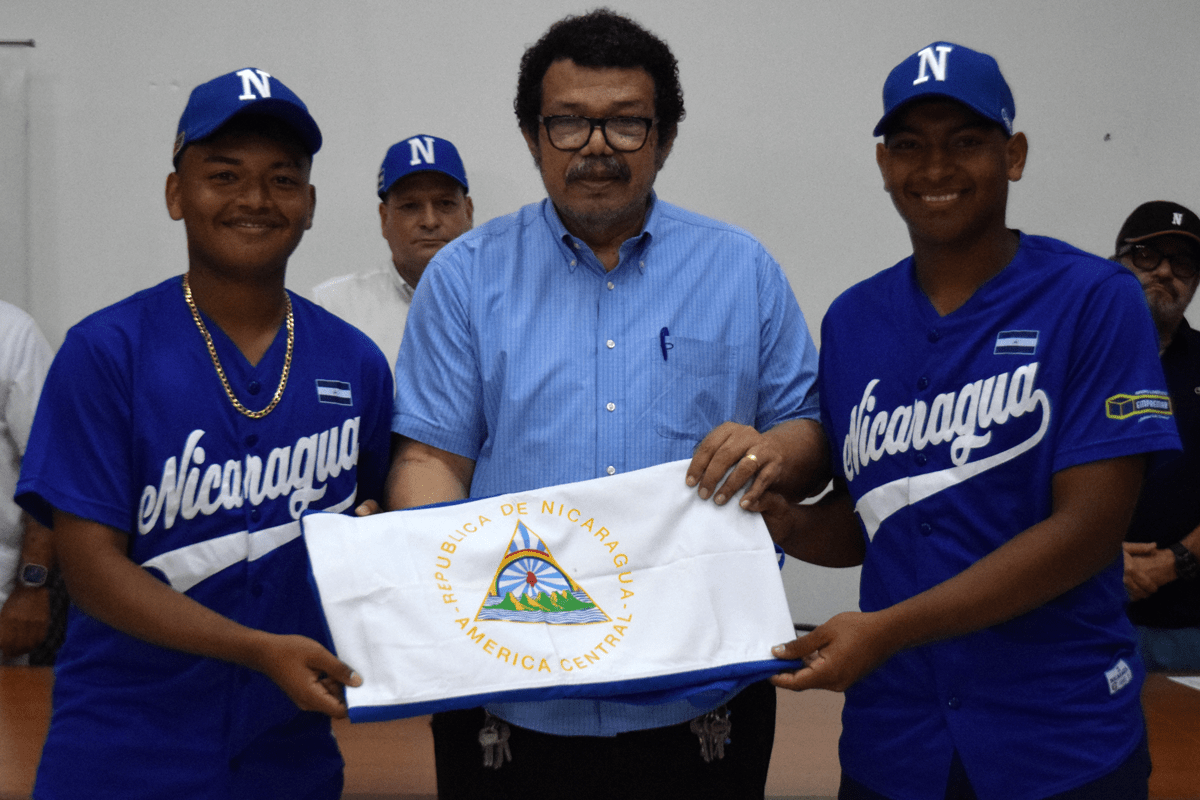 Abanderan a selección U15 de béisbol