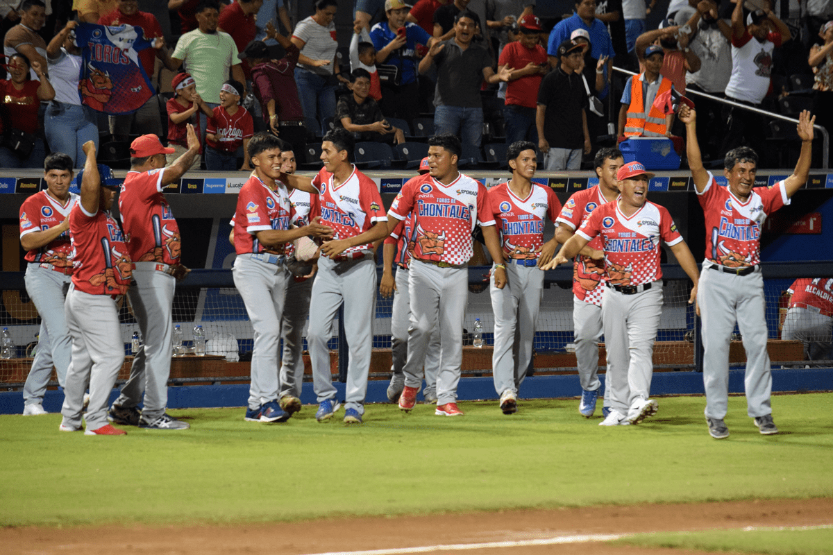 Toros presionan en semifinal 1