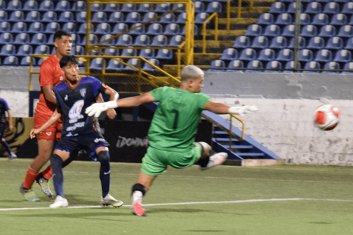 Real Madriz líder en liga de ascenso