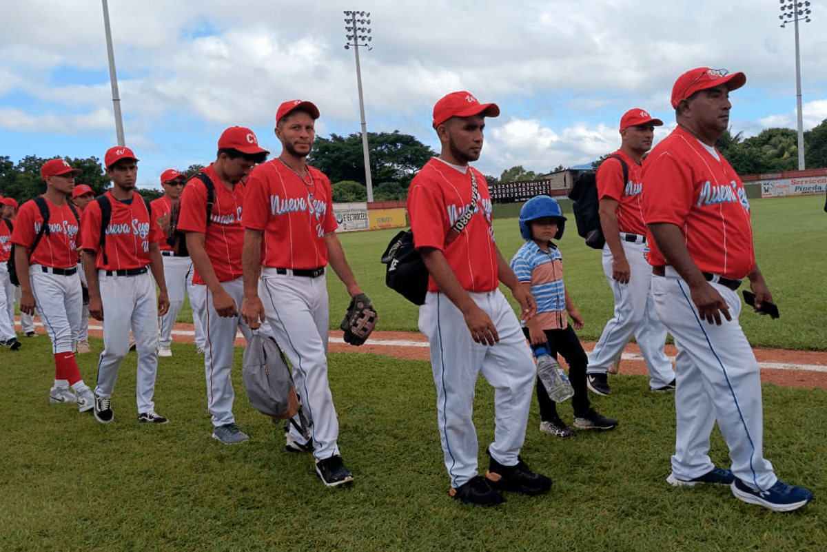 León rugió en Béisbol Campesino