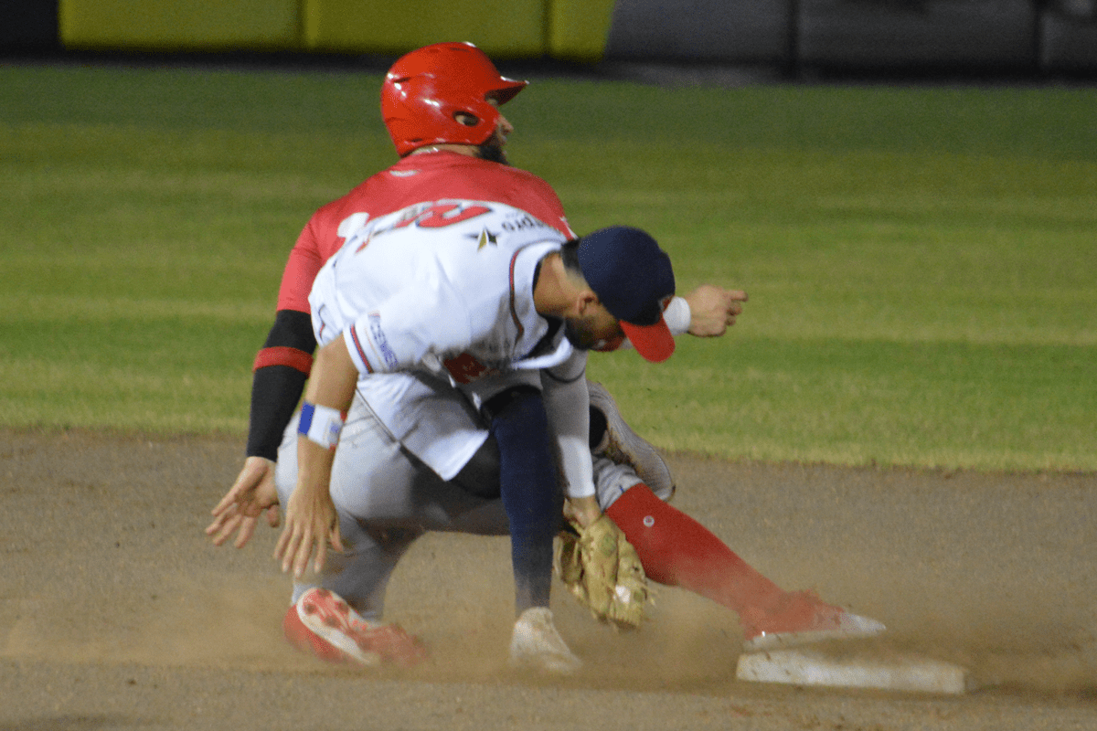 Bóer gana duelo en la profesional