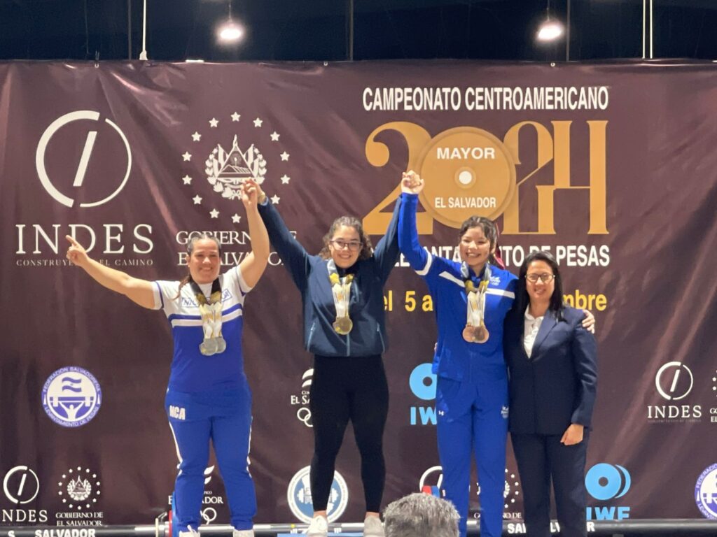 Lucía Castañeda, pesas