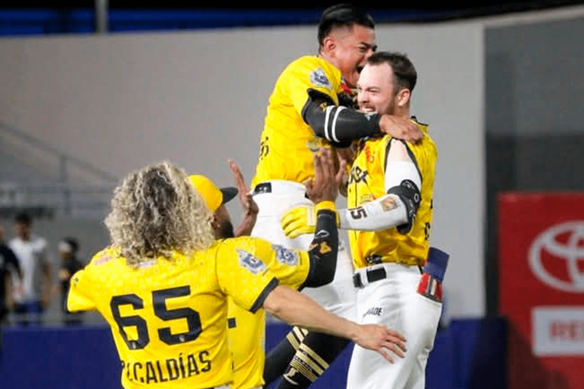 León termina con su suspenso en la profesional