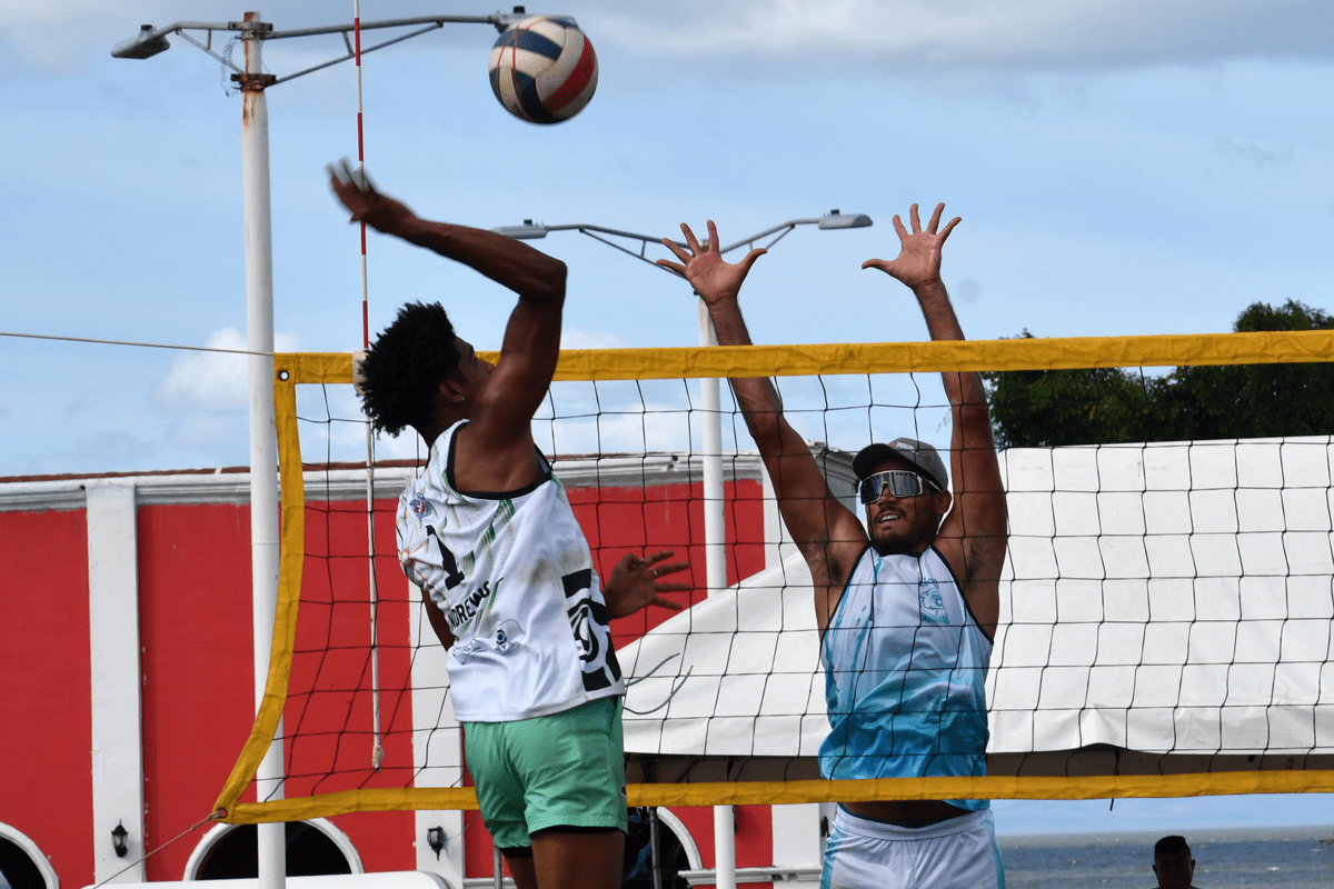 Sol, arena y voleibol