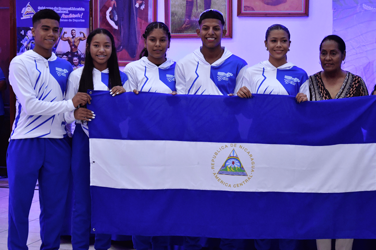 Atletas de MMA y Atletismo abanderados