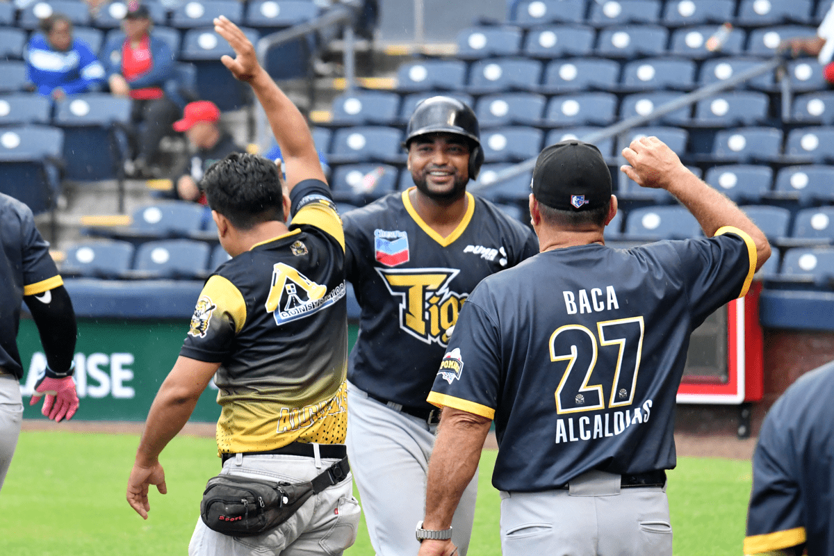 Chinandega golpea primero en semifinales del Pomares 2025