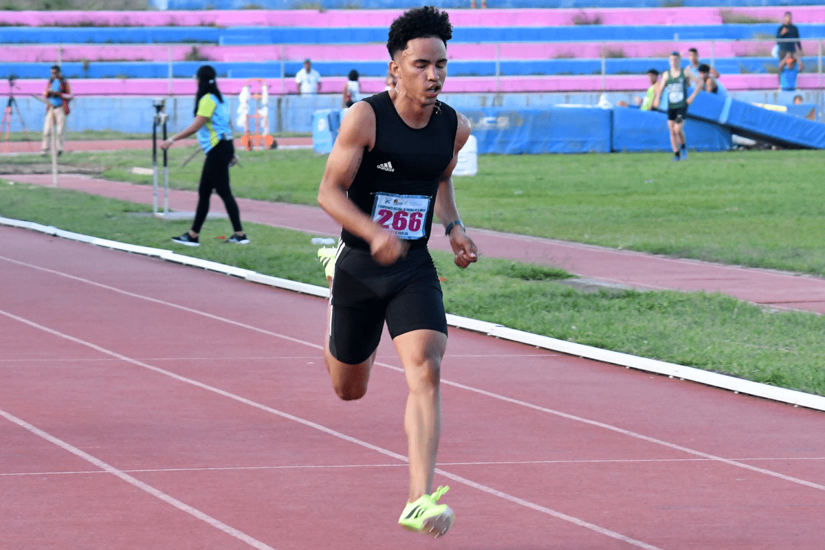 Nicaragua domina relevo 4×100 mts