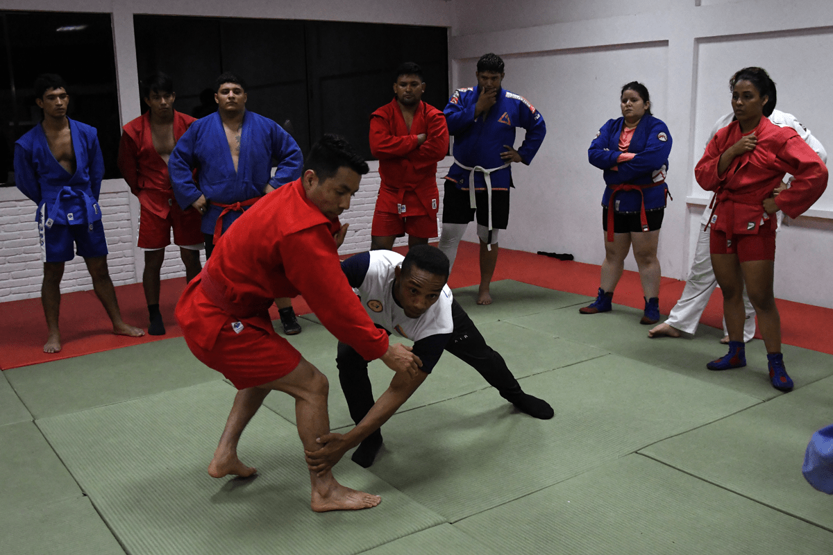 Sambo entrena con campeón Panamericano