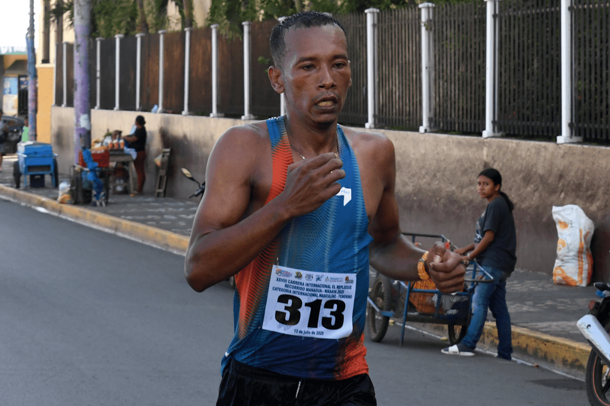 Dámaso Dávila vuelve a imponerse en carrera El Repliegue 2025