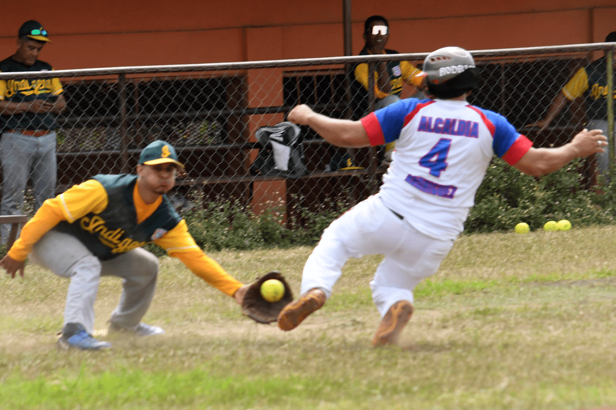 Grandes actuaciones en segundo día del Campeonato Nacional de Sófbol