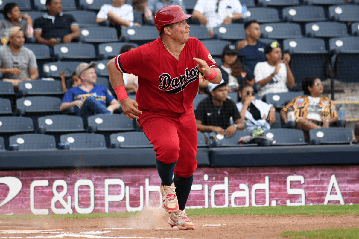 Dantos toman ventaja en la Final del Pomares 2025