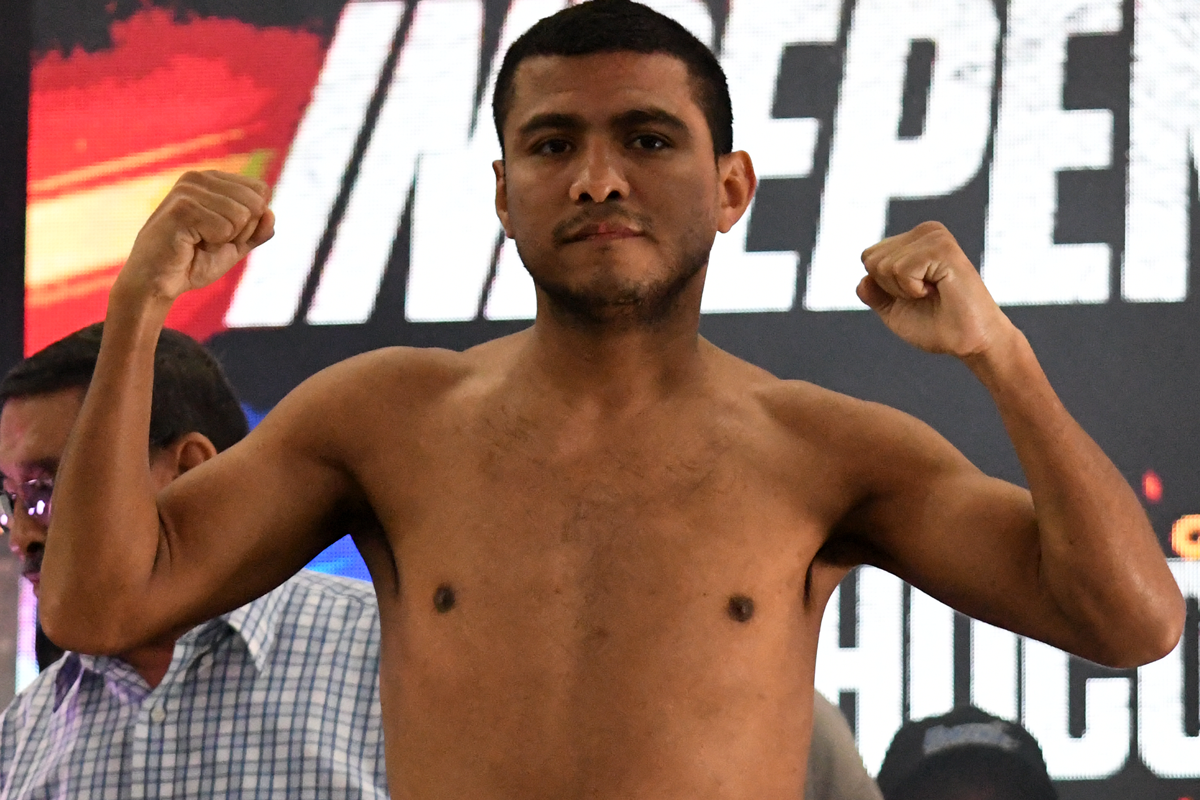 Boxeador Chocolatito González será operado del hombro