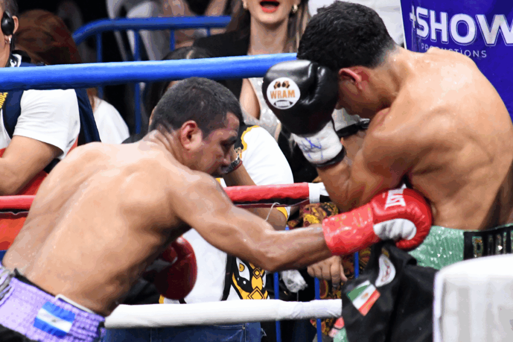 Chocolate gana pelea estelar contra Héctor Robles.