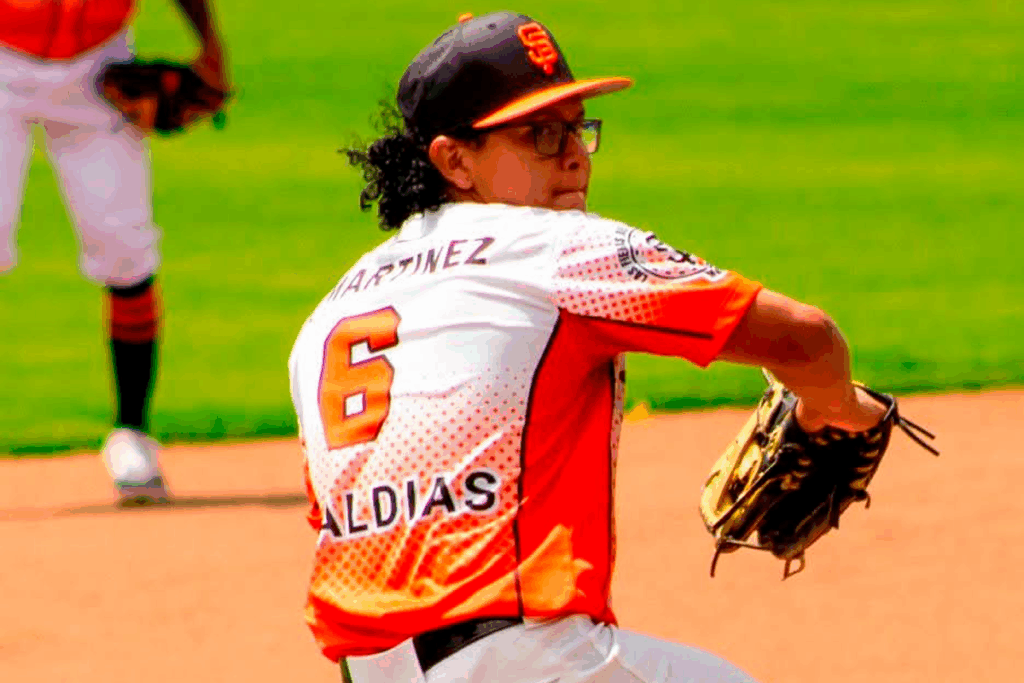 Tito Martínez domina desde el montículo.