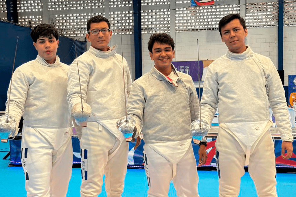 Nicaragua logra plata en Sable por equipo en Guatemala