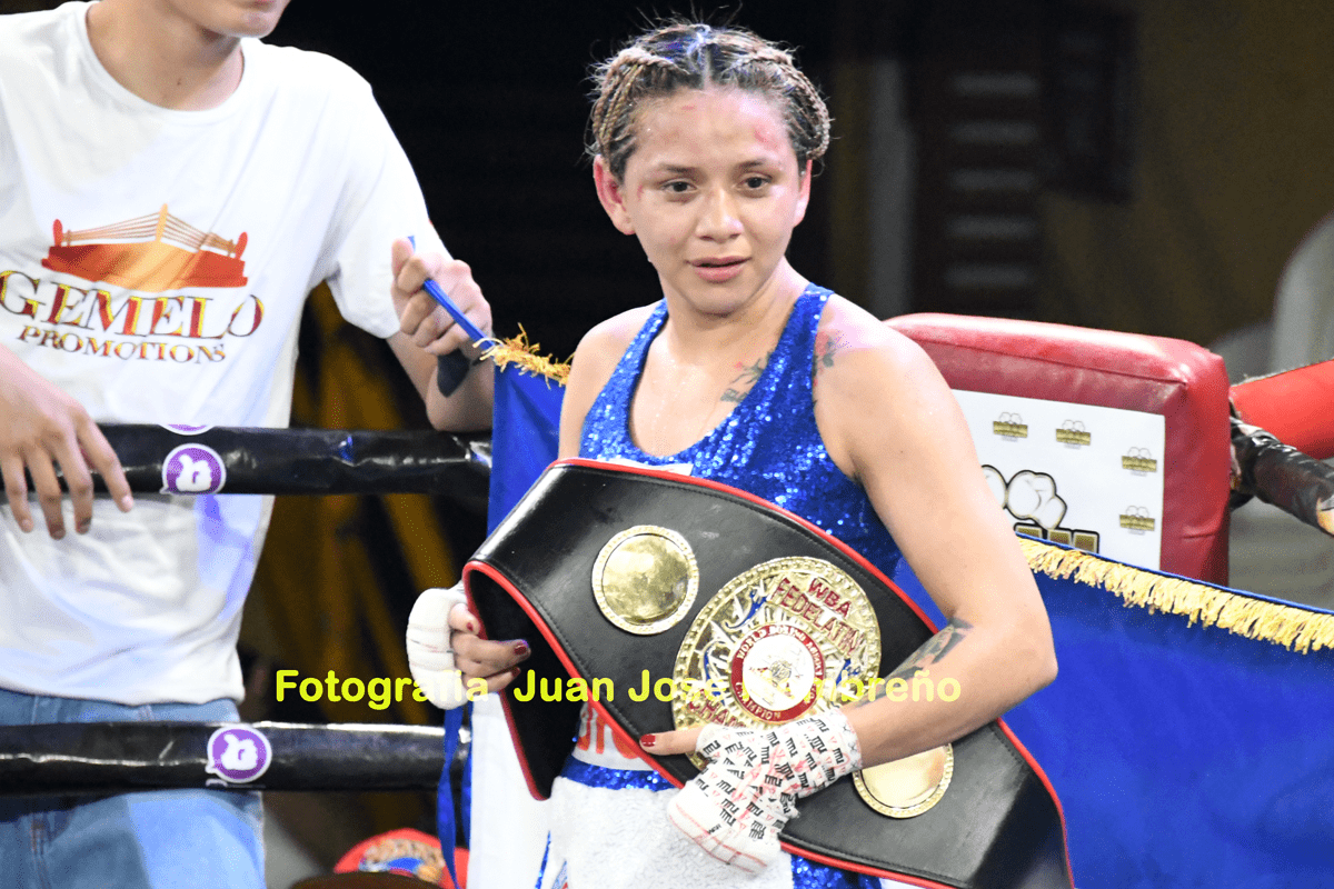 Roxana “La Chela” Mendoza conquista Fedelatin en 115 libras