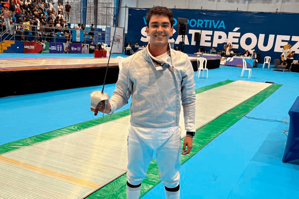 El sablista Celso Espinoza gana bronce en XII Juegos Centroamericanos