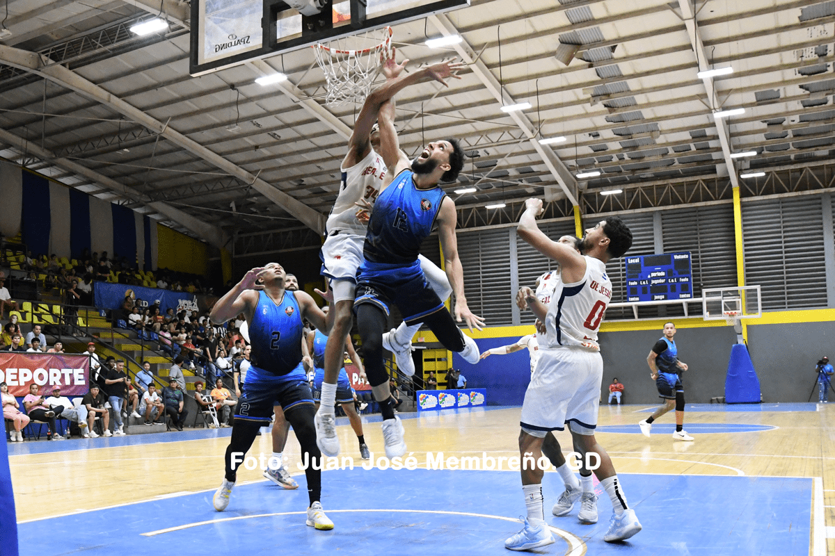 Jaguares UAM empatan la serie semifinal ante Real Estelí