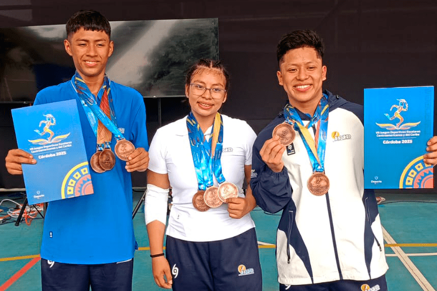 Pesistas nicas suben al podio en Colombia 2025