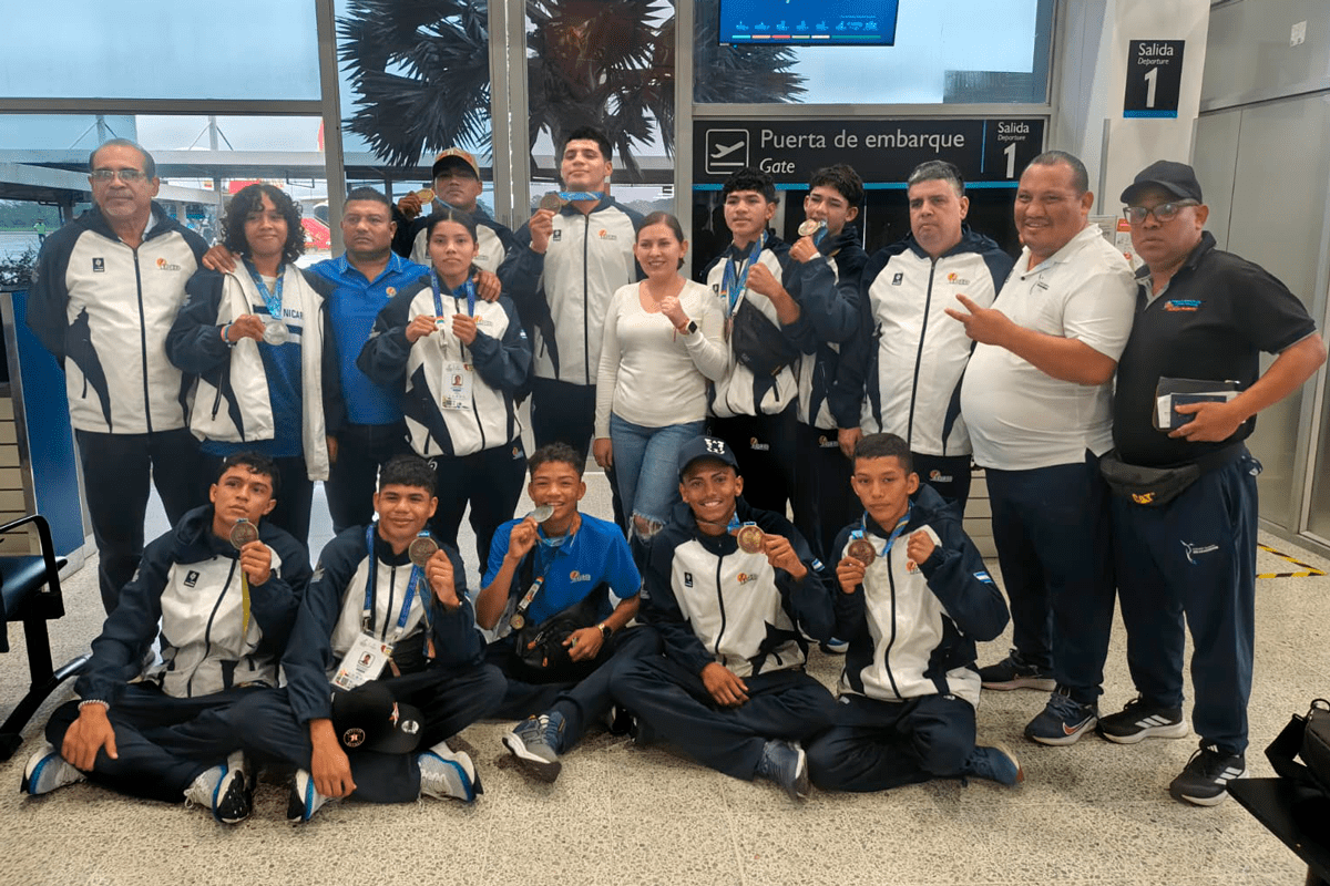 Nicaragua recibe a su selección campeona de boxeo escolar