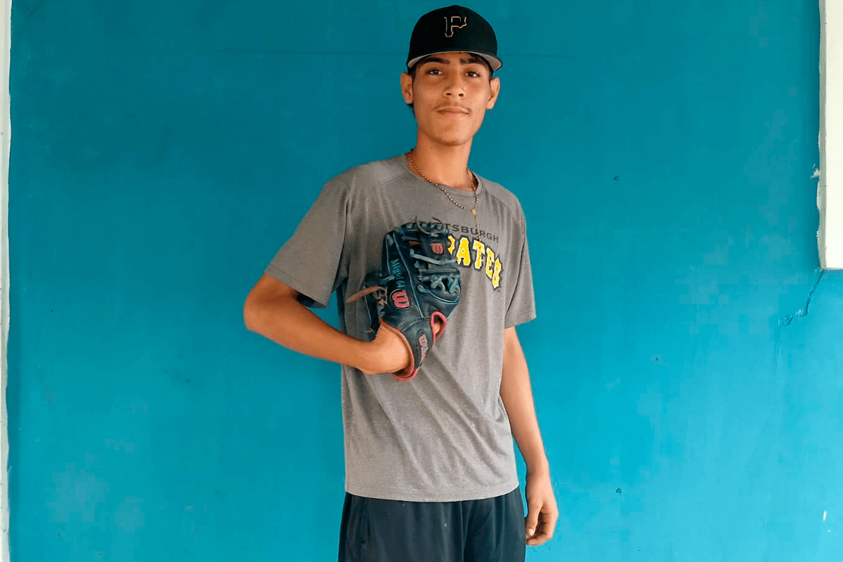 Lanzador Miguel Ángel Molina firma con los Piratas de Pittsburgh