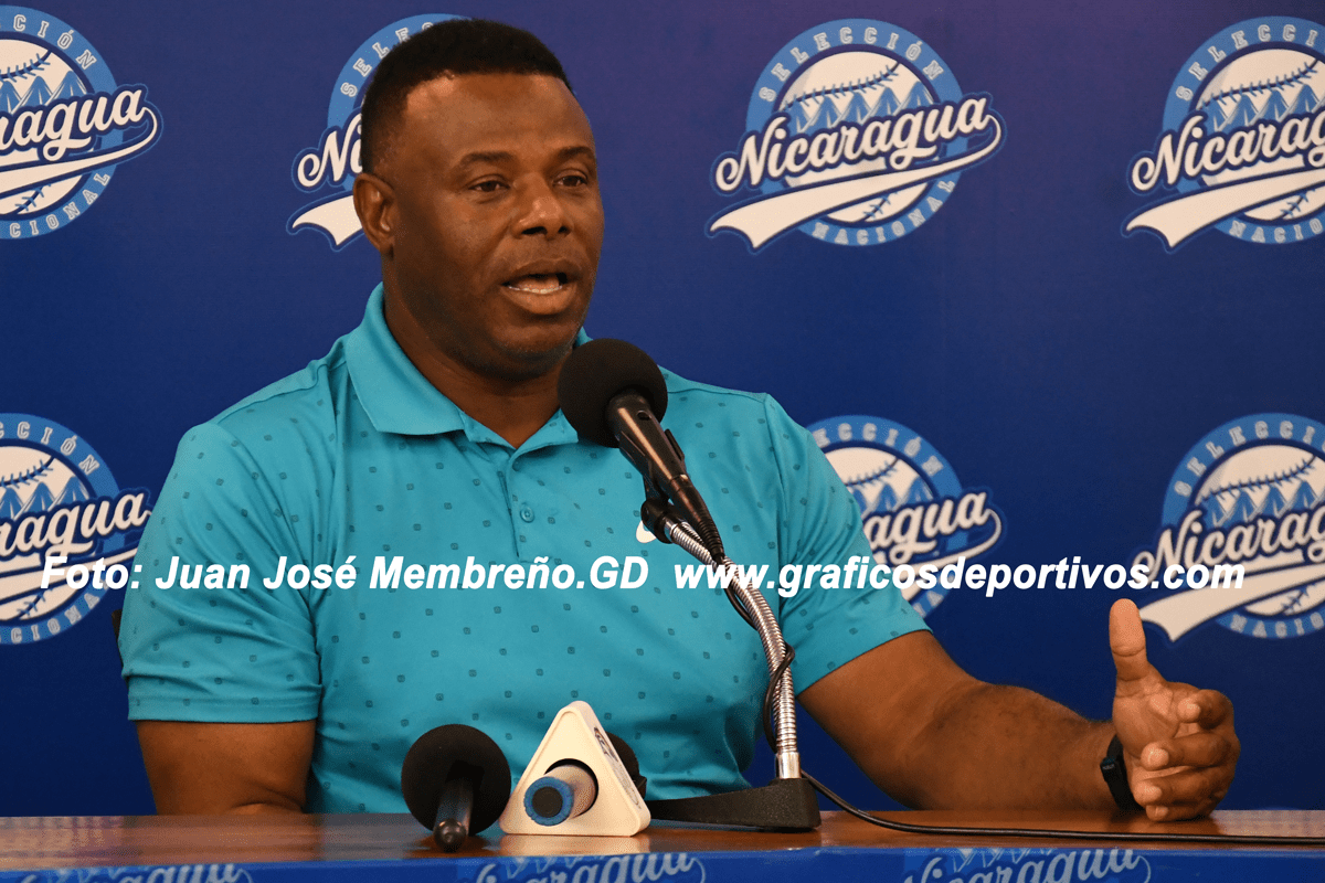 La leyenda Griffey con peloteritos nicaragüenses