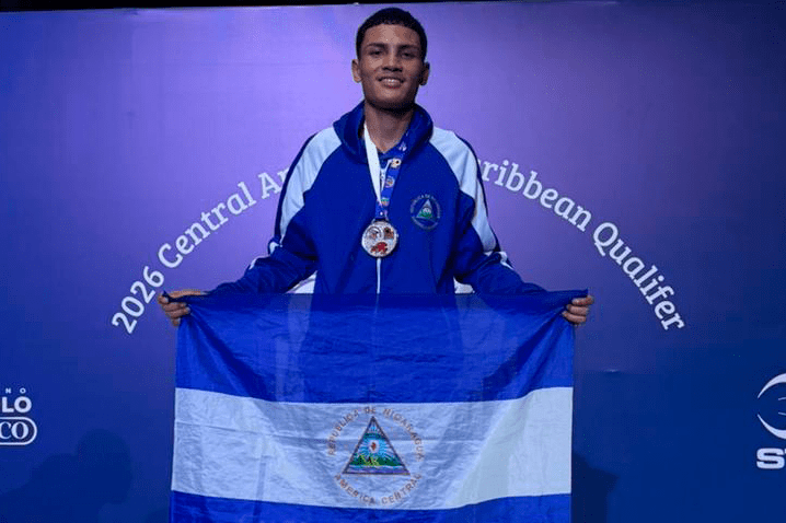 Caballero pelea con garra y gana plata ante campeón olímpico