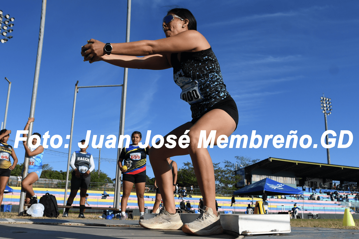 Rivas impone su fuerza en las pruebas de lanzamiento