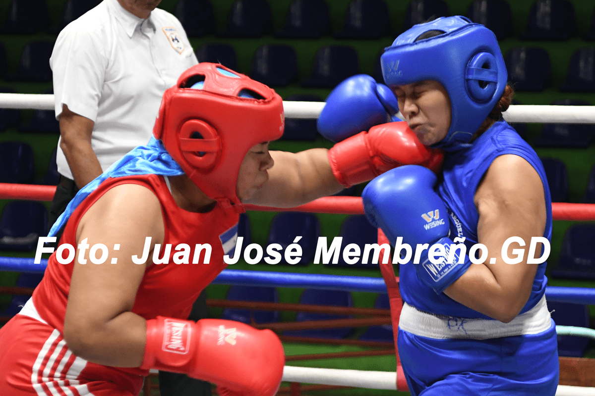 Puño femenino en acción en “Viernes de Combates”