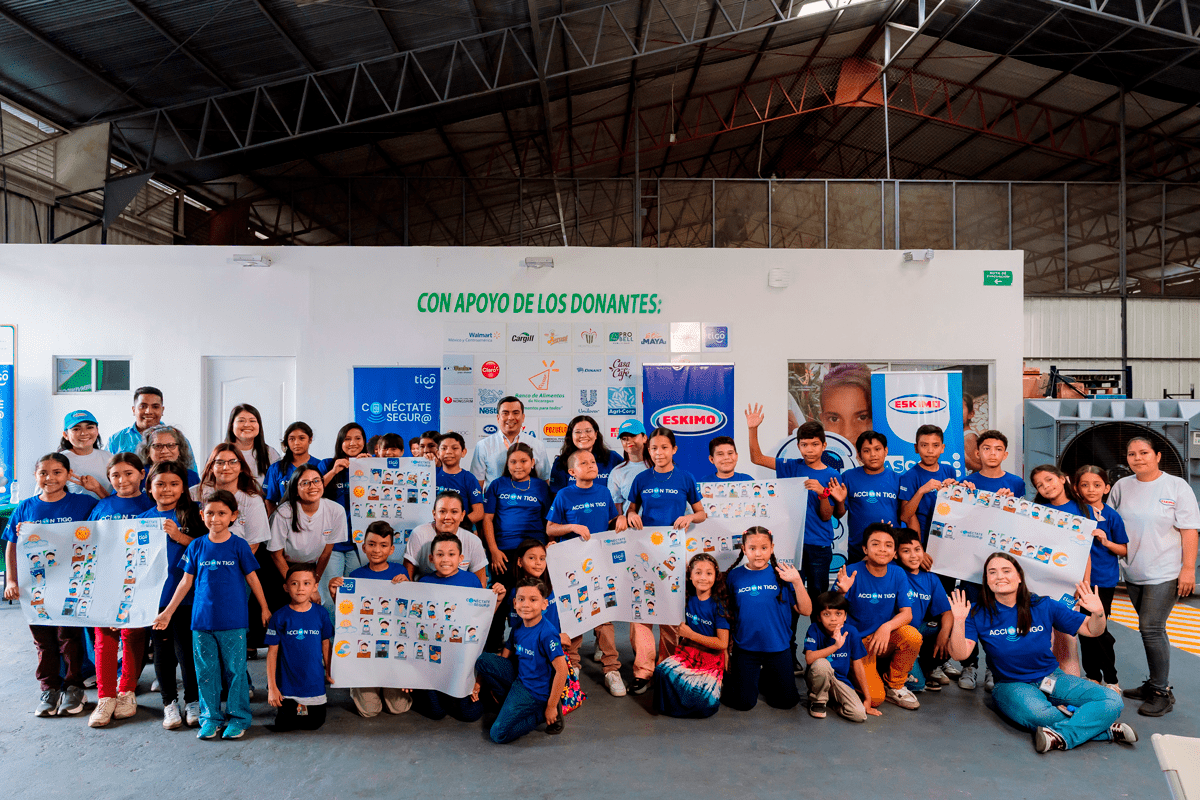 30 niños celebran su día con leche, juegos y educación