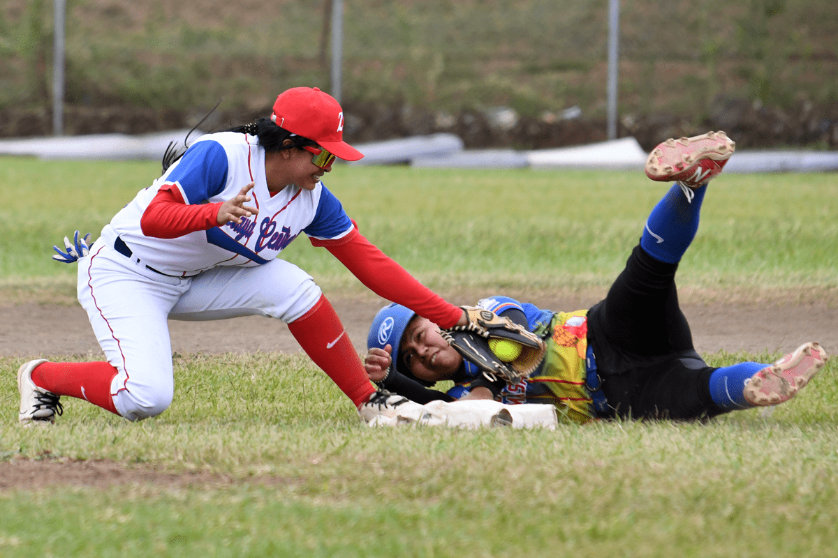 Arranque de invictos en el Nacional de Softbol Femenino