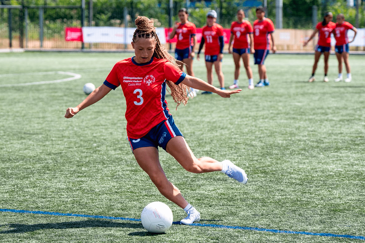 Ticas debutan con goleada en Mundial de Fútbol Unificado