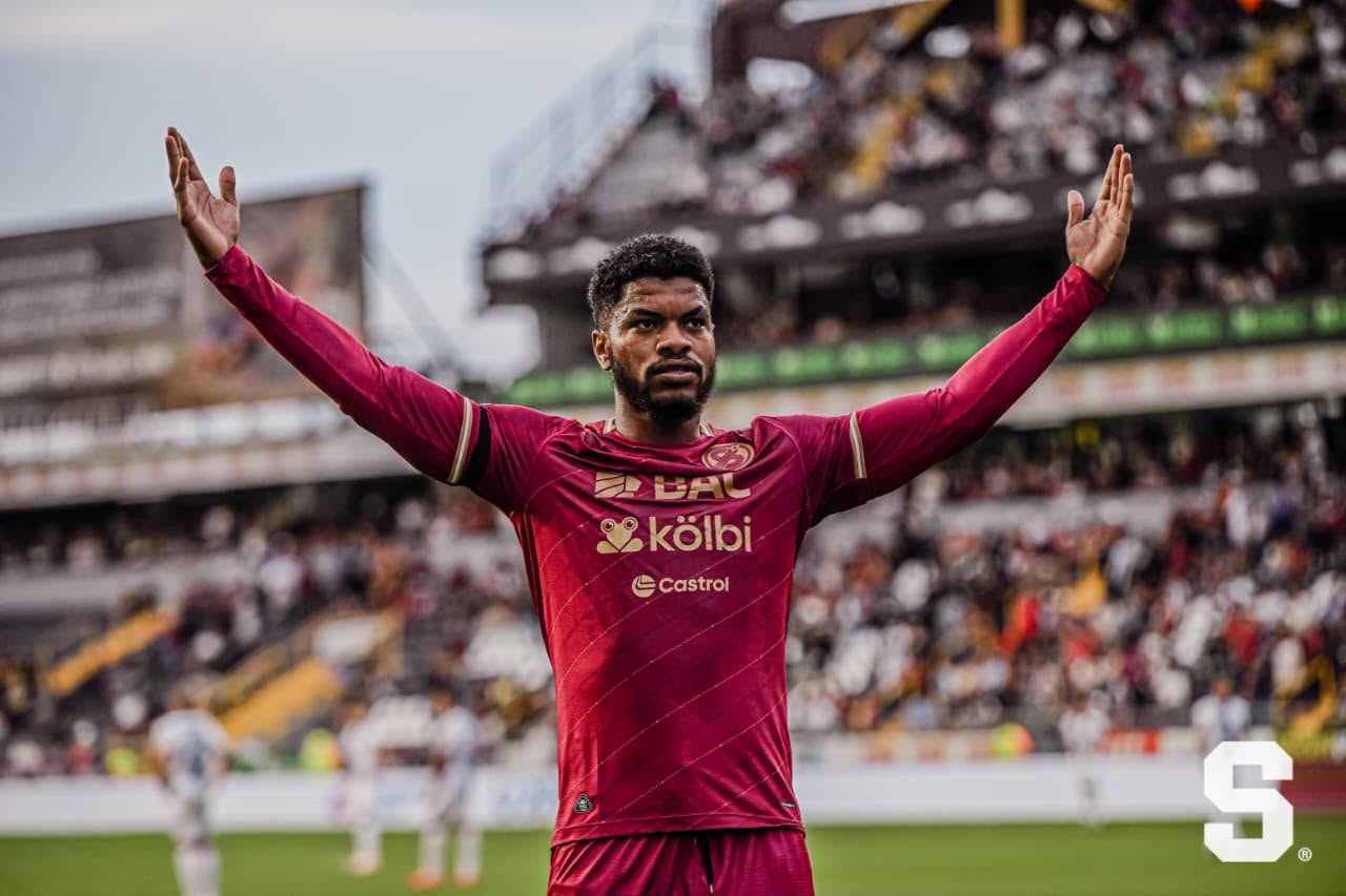 Newton Williams firma un doblete en diez minutos