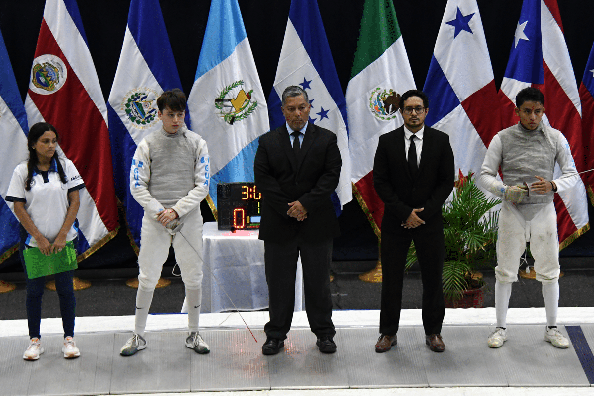 Guatemala conquista el oro en espada juvenil